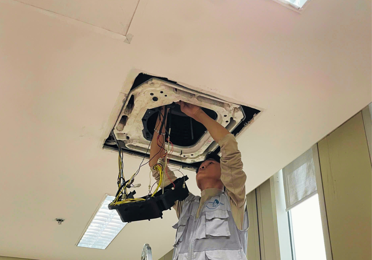 Quy Trình Chuyên Sâu Vệ Sinh và Bảo Dưỡng Điều Hòa Âm Trần Cassette: Hướng Dẫn Chi Tiết Từ ACHanoi